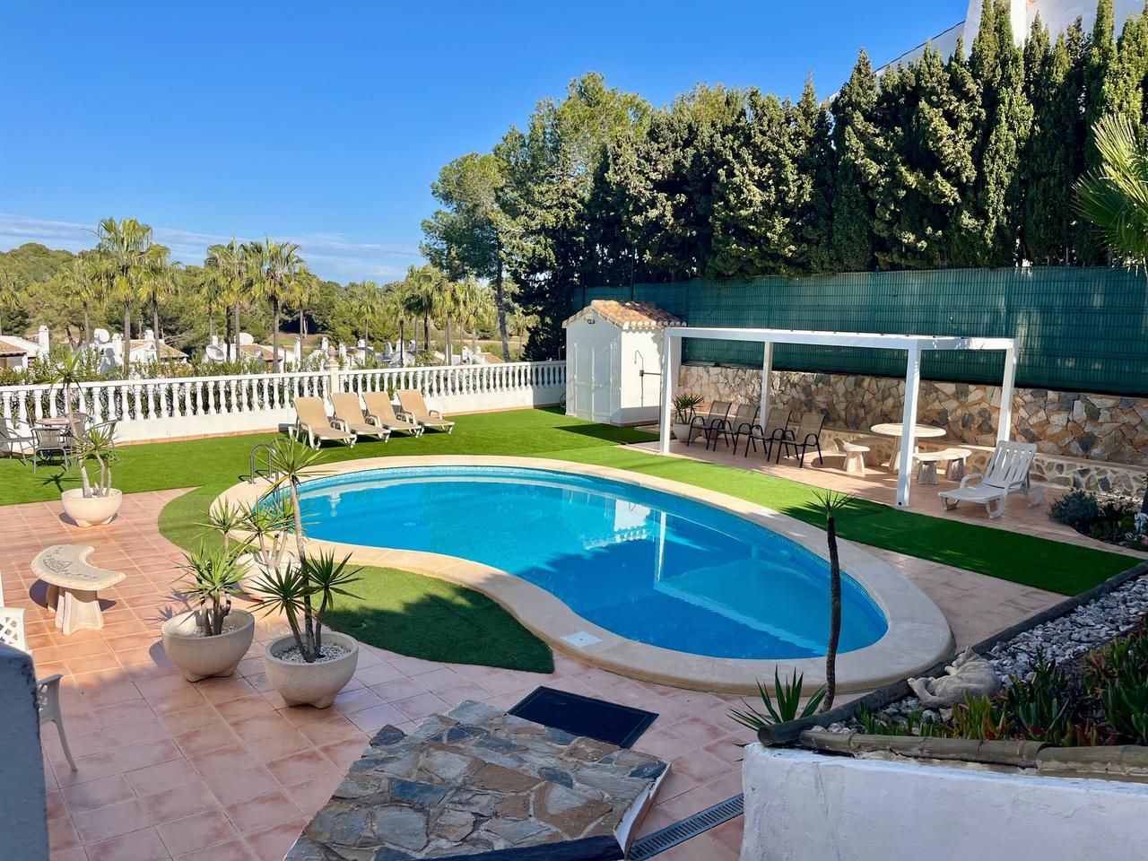 Villa met 4 Slaapkamers in Villamartin, Orihuela Costa - Image 2