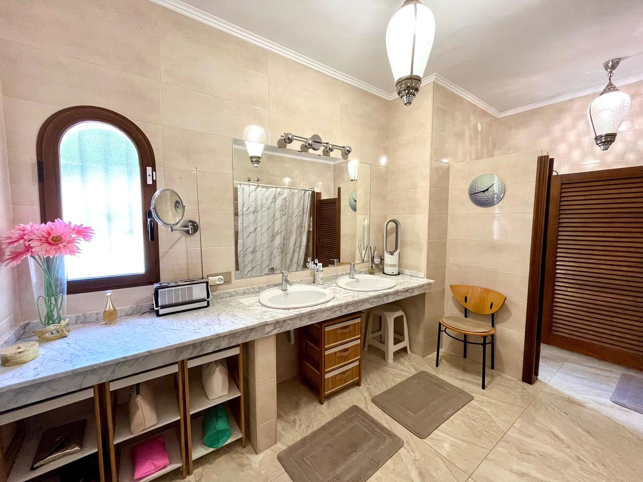 Villa met 4 Slaapkamers in Villamartin, Orihuela Costa - Image 23