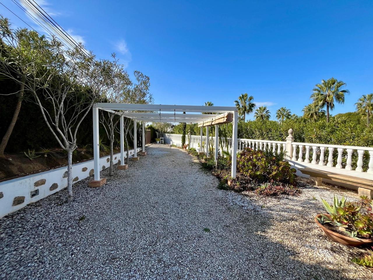 Villa met 4 Slaapkamers in Villamartin, Orihuela Costa - Image 24