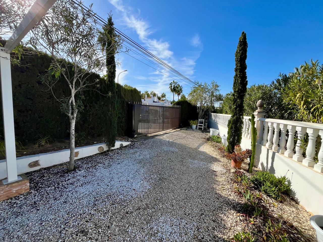 Villa met 4 Slaapkamers in Villamartin, Orihuela Costa - Image 25