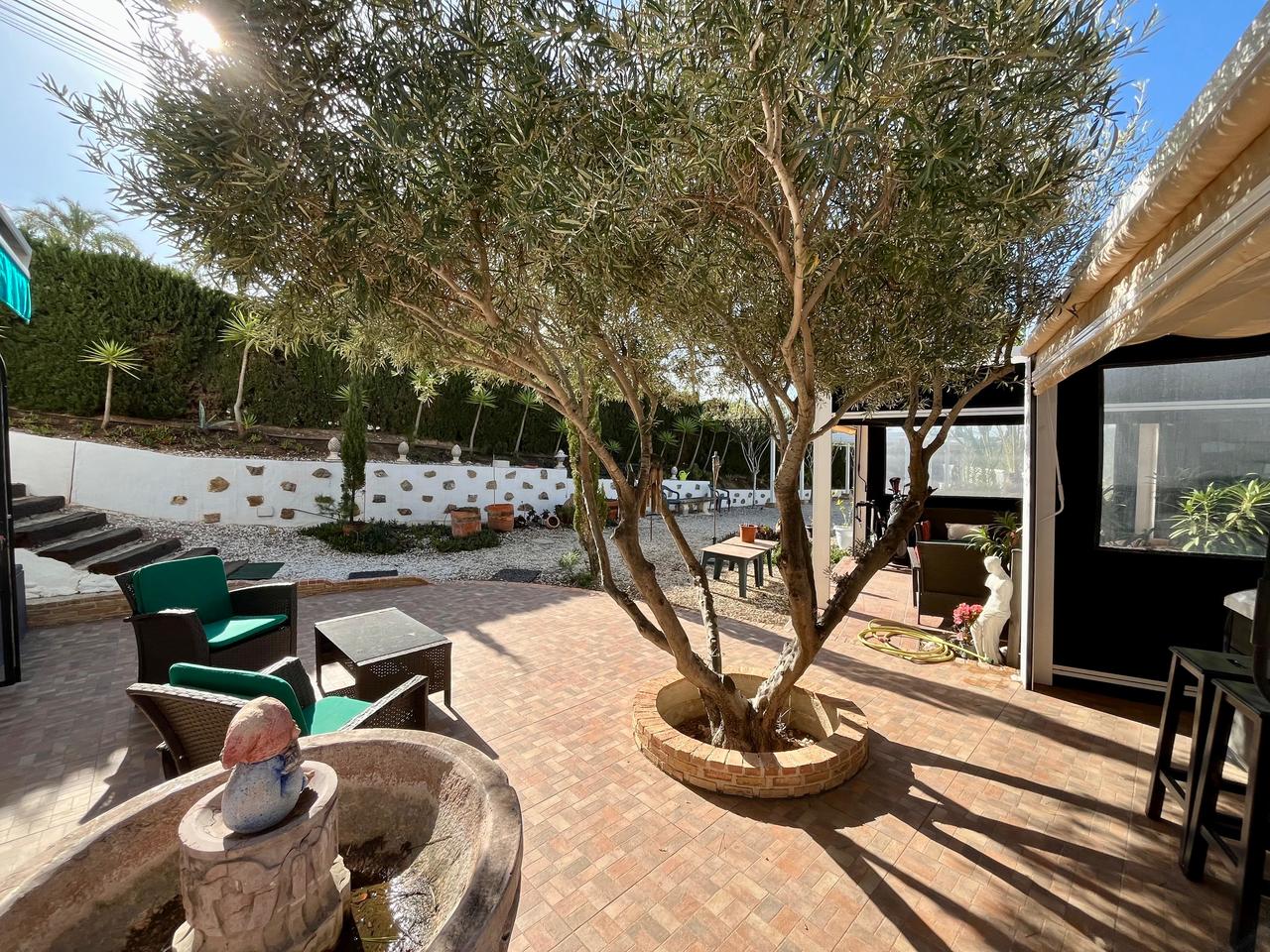 Villa met 4 Slaapkamers in Villamartin, Orihuela Costa - Image 27