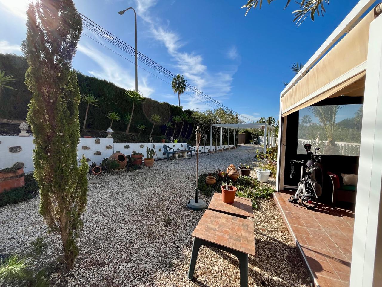 Villa met 4 Slaapkamers in Villamartin, Orihuela Costa - Image 28