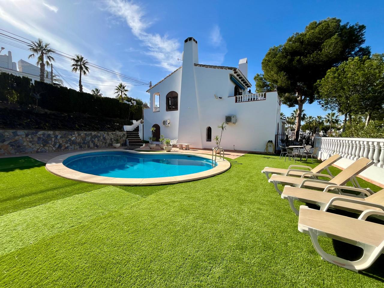 Villa met 4 Slaapkamers in Villamartin, Orihuela Costa - Image 29