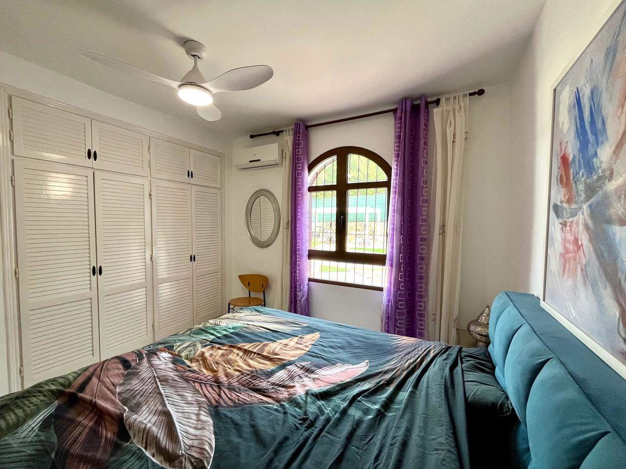 Villa met 4 Slaapkamers in Villamartin, Orihuela Costa - Image 32