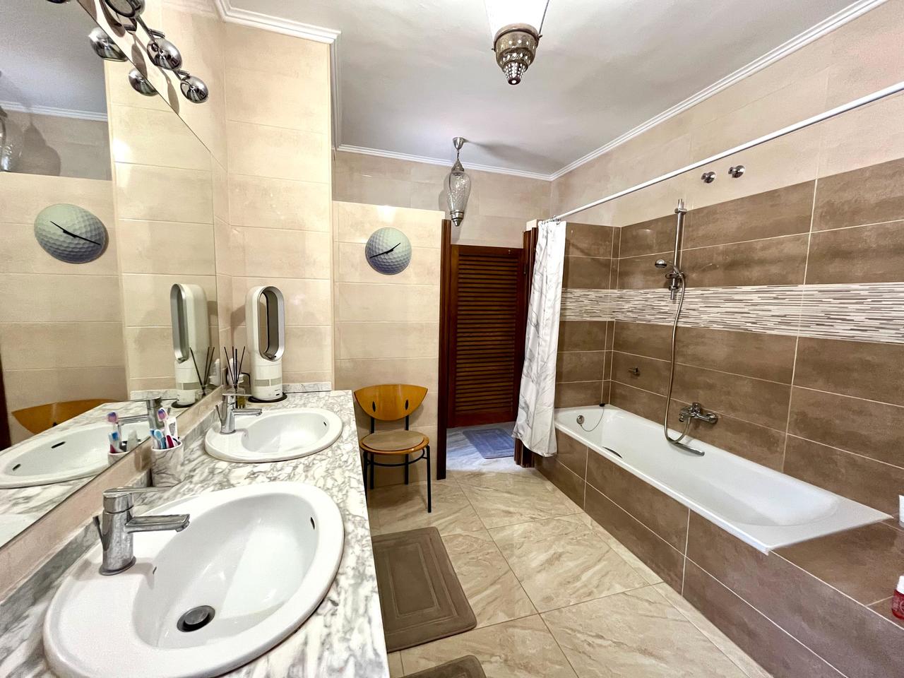 Villa met 4 Slaapkamers in Villamartin, Orihuela Costa - Image 33