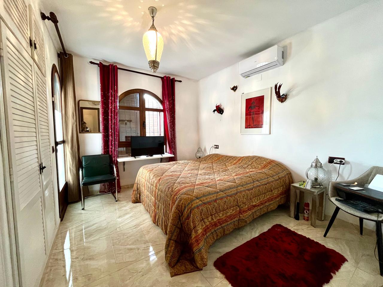 Villa met 4 Slaapkamers in Villamartin, Orihuela Costa - Image 37