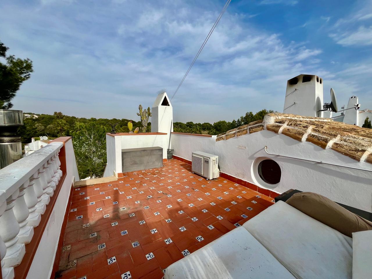 Villa met 4 Slaapkamers in Villamartin, Orihuela Costa - Image 42