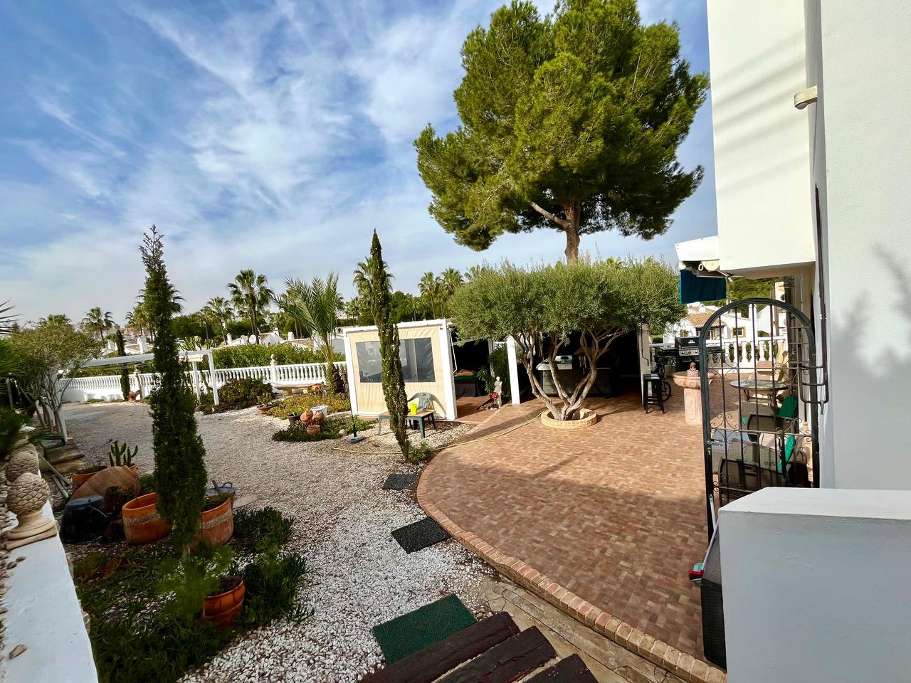 Villa met 4 Slaapkamers in Villamartin, Orihuela Costa - Image 43