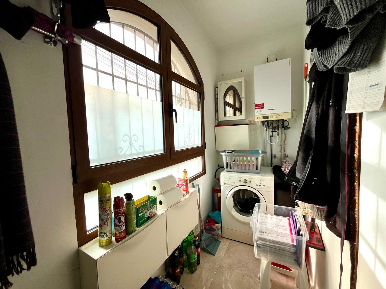 Villa met 4 Slaapkamers in Villamartin, Orihuela Costa - Image 45