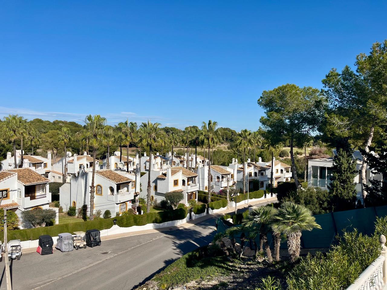 Villa met 4 Slaapkamers in Villamartin, Orihuela Costa - Image 6