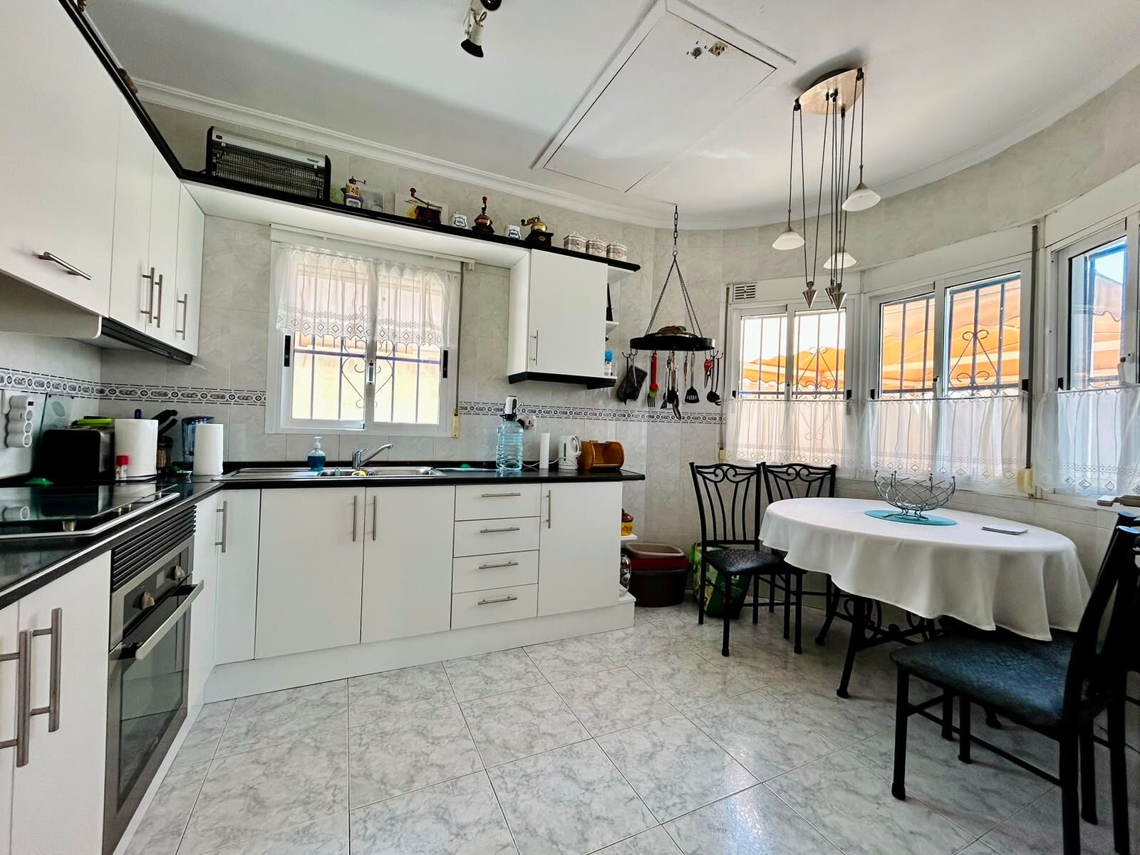 4-Bedroom Villa in San Luis, Torrevieja - Image 43