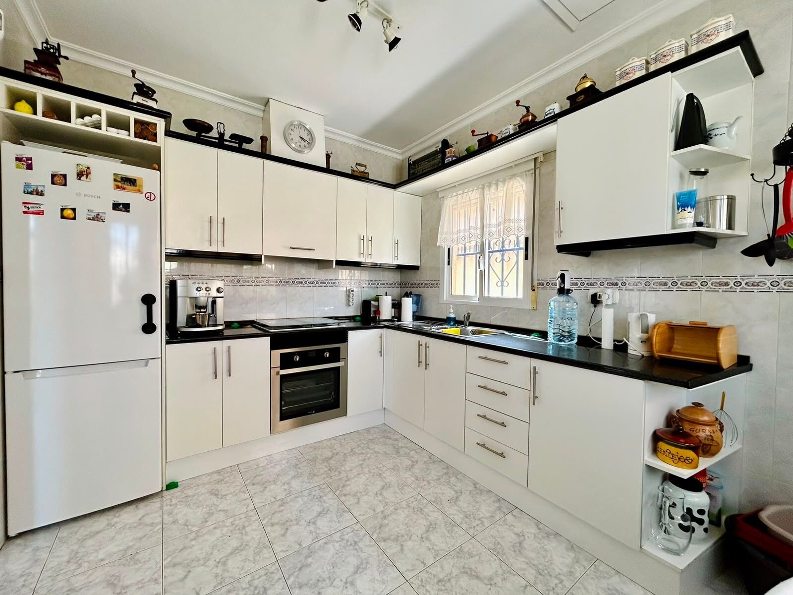4-Bedroom Villa in San Luis, Torrevieja - Image 44
