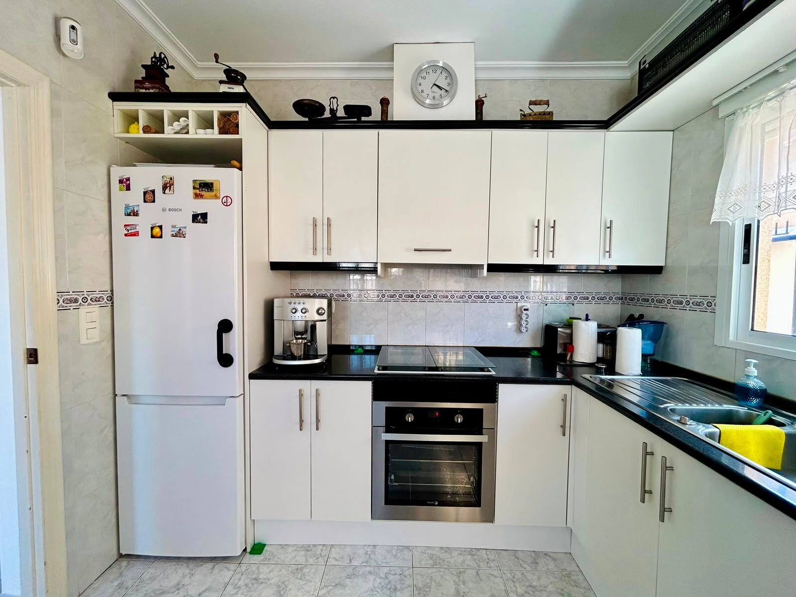 4-Bedroom Villa in San Luis, Torrevieja - Image 45