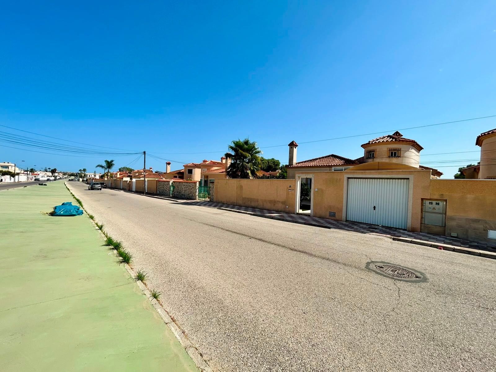 4-Bedroom Villa in San Luis, Torrevieja - Image 5