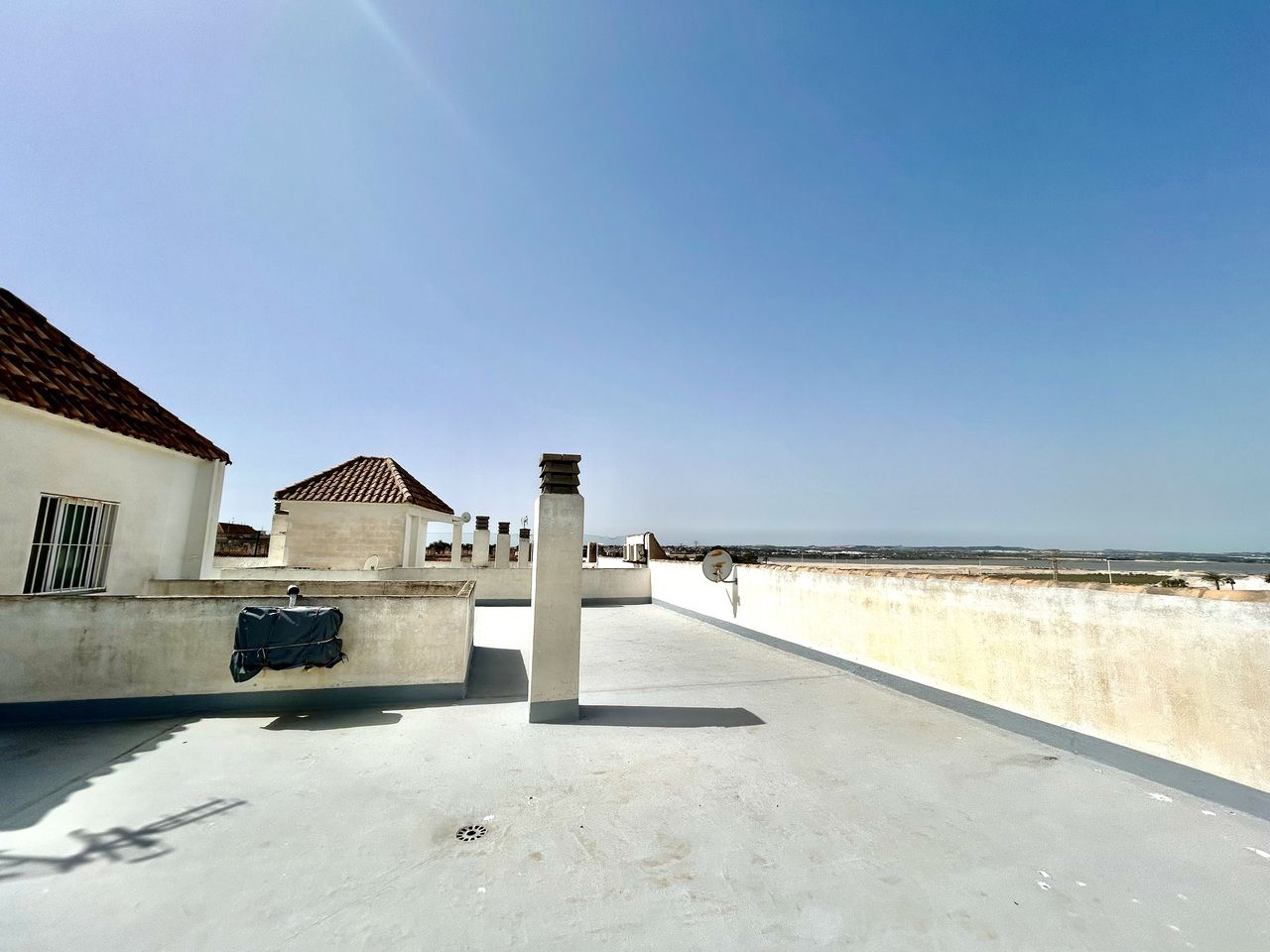 2-Bedroom Apartment in Centro, Torrevieja - Image 31