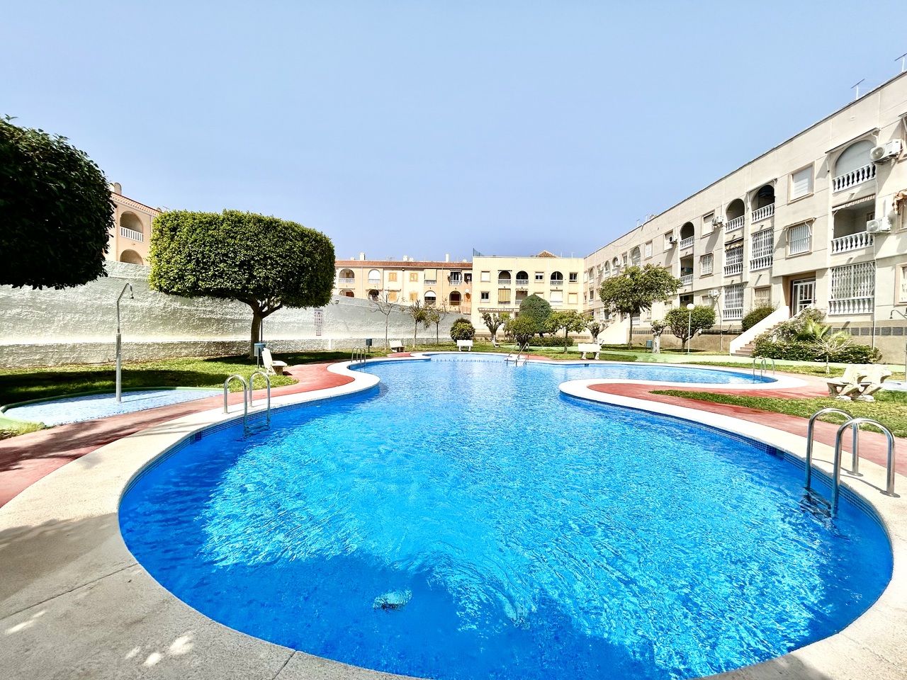 2-Bedroom Apartment in Centro, Torrevieja - Image 34