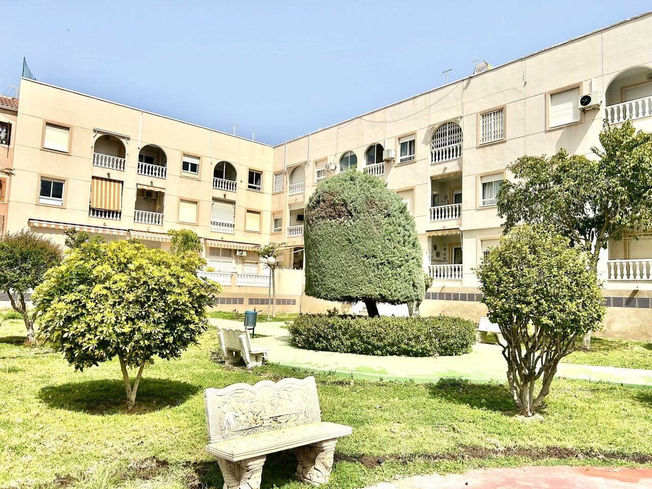 2-Bedroom Apartment in Centro, Torrevieja - Image 35