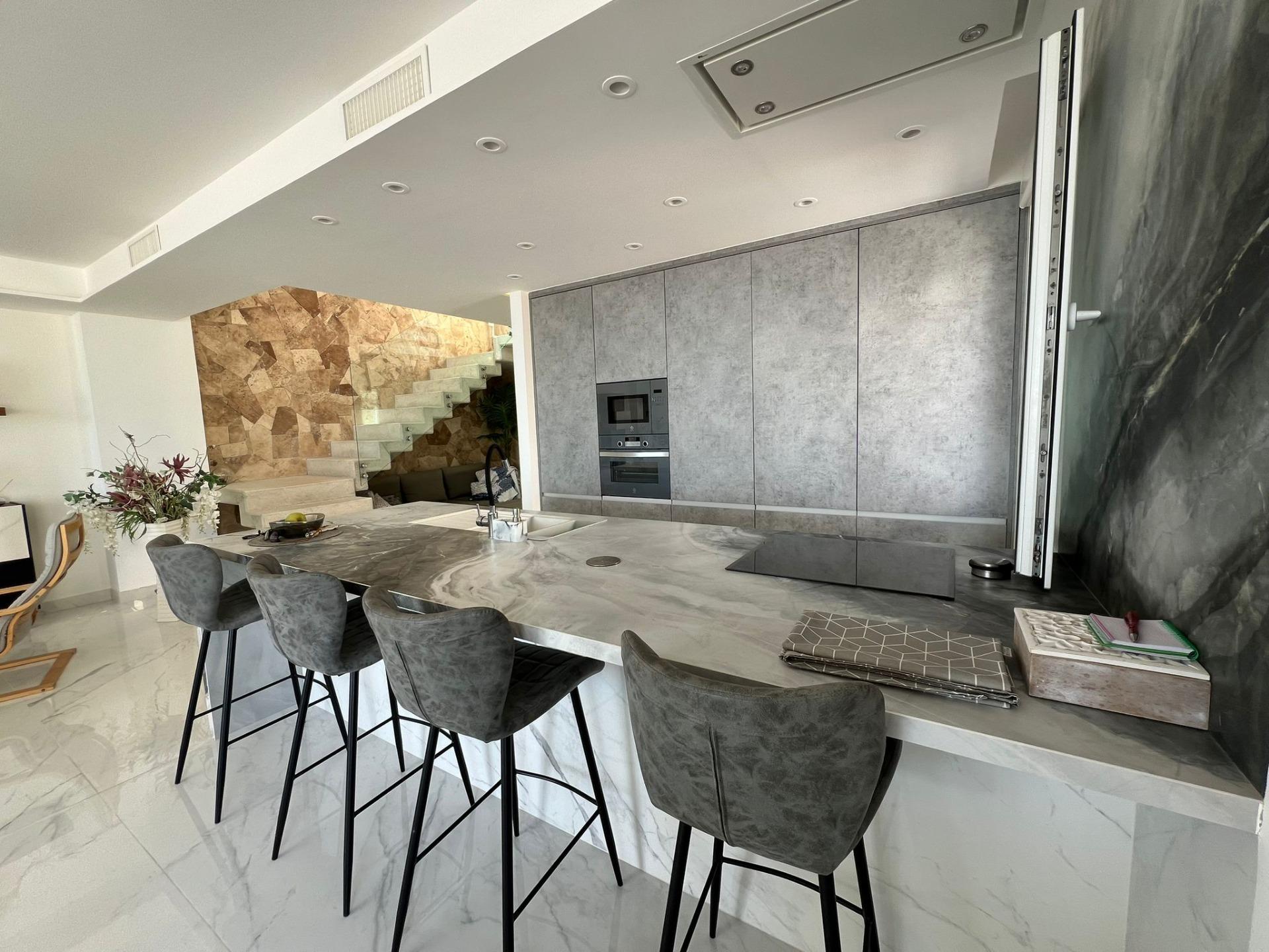 5-Bedroom Villa in Torrevieja - Image 13