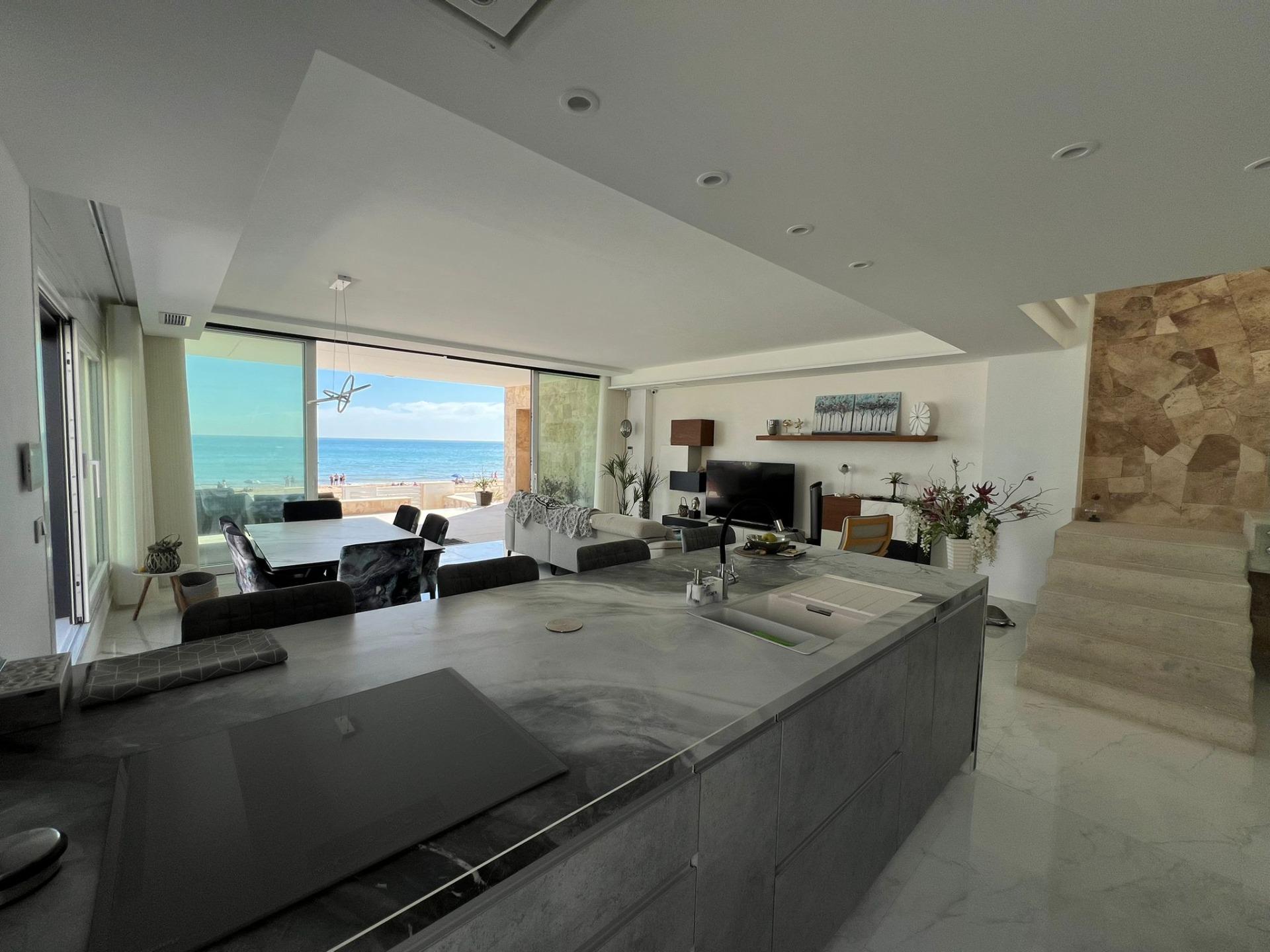 5-Bedroom Villa in Torrevieja - Image 14