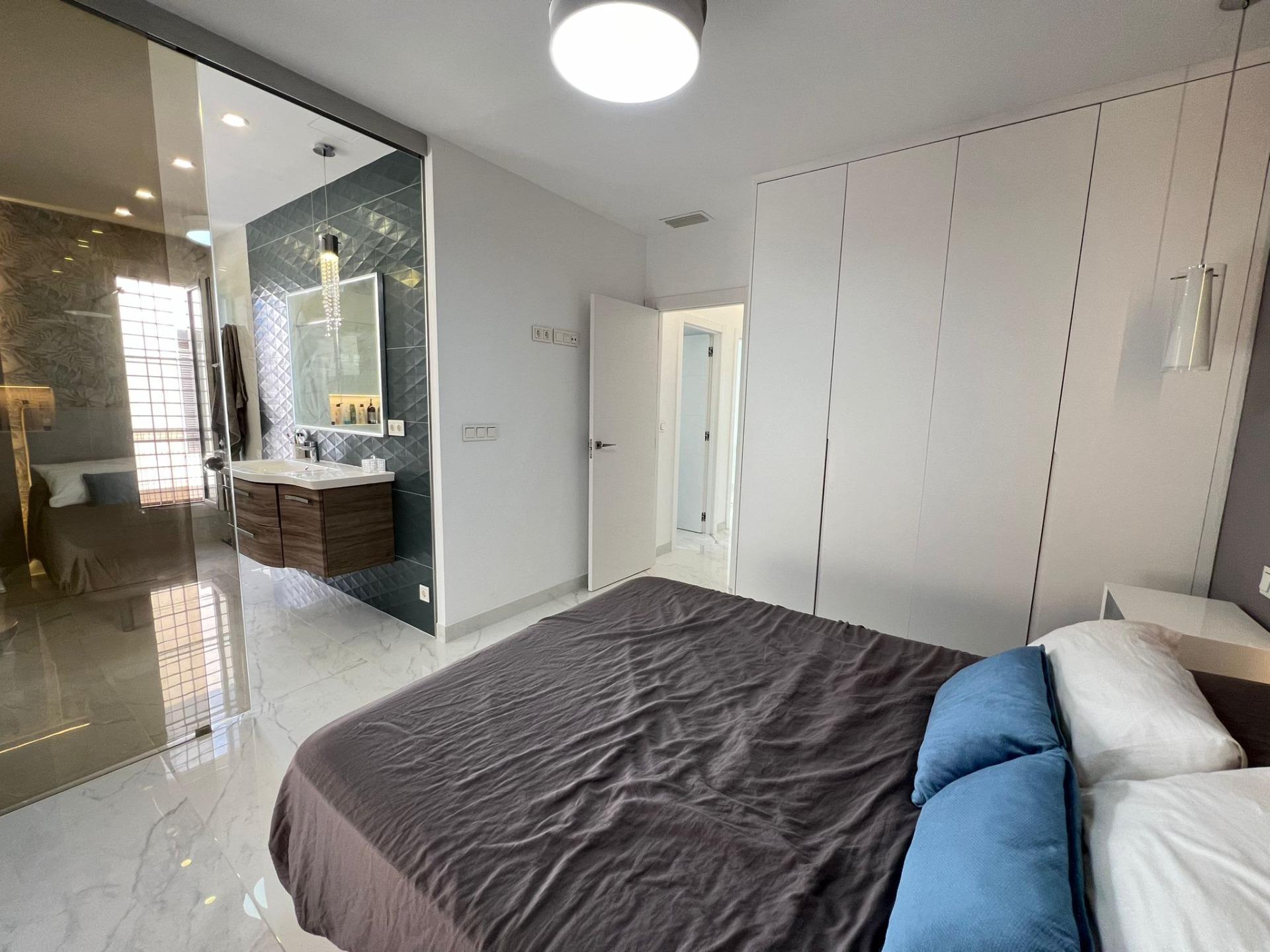 5-Bedroom Villa in Torrevieja - Image 21