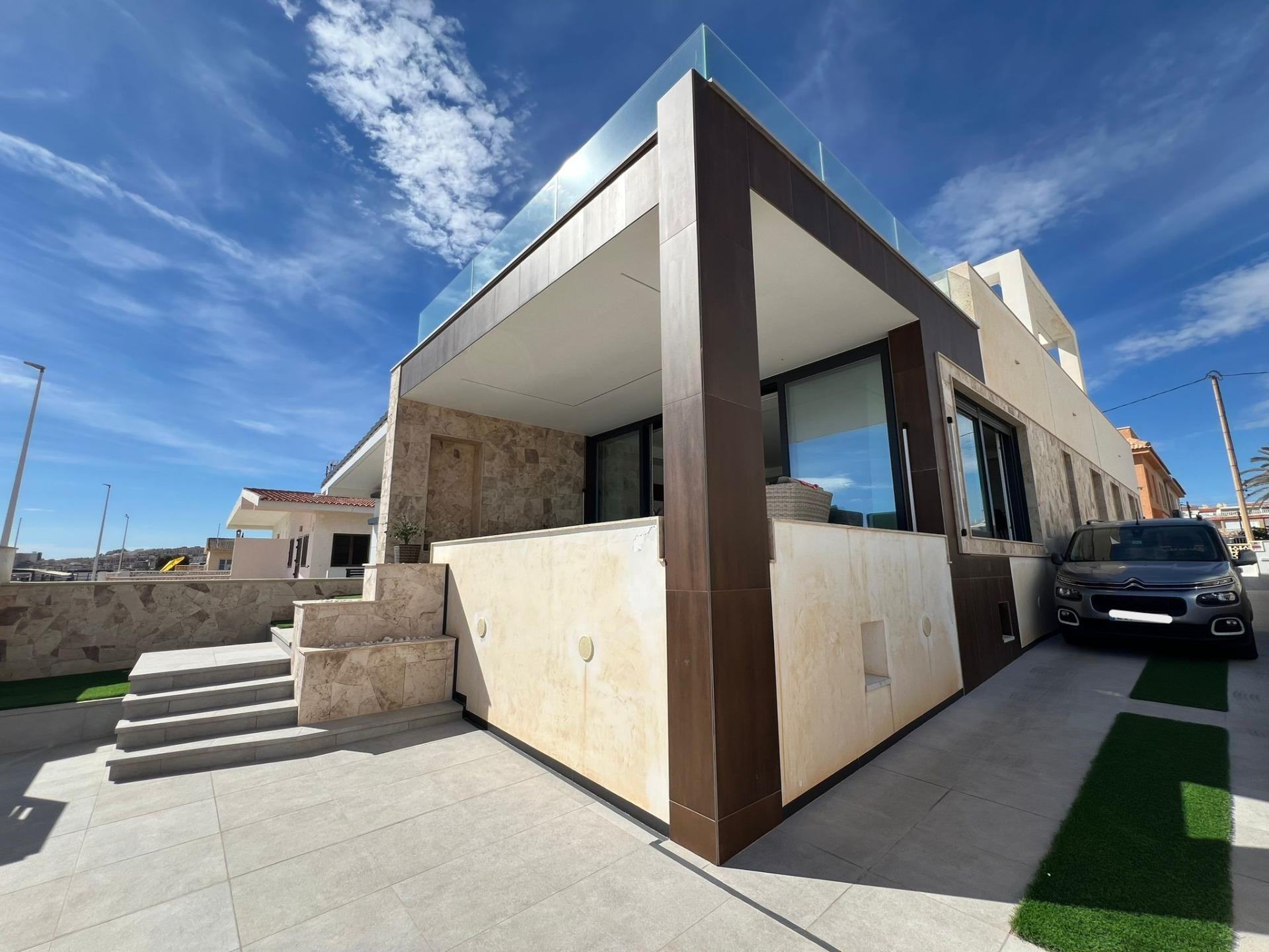 5-Bedroom Villa in Torrevieja - Image 3