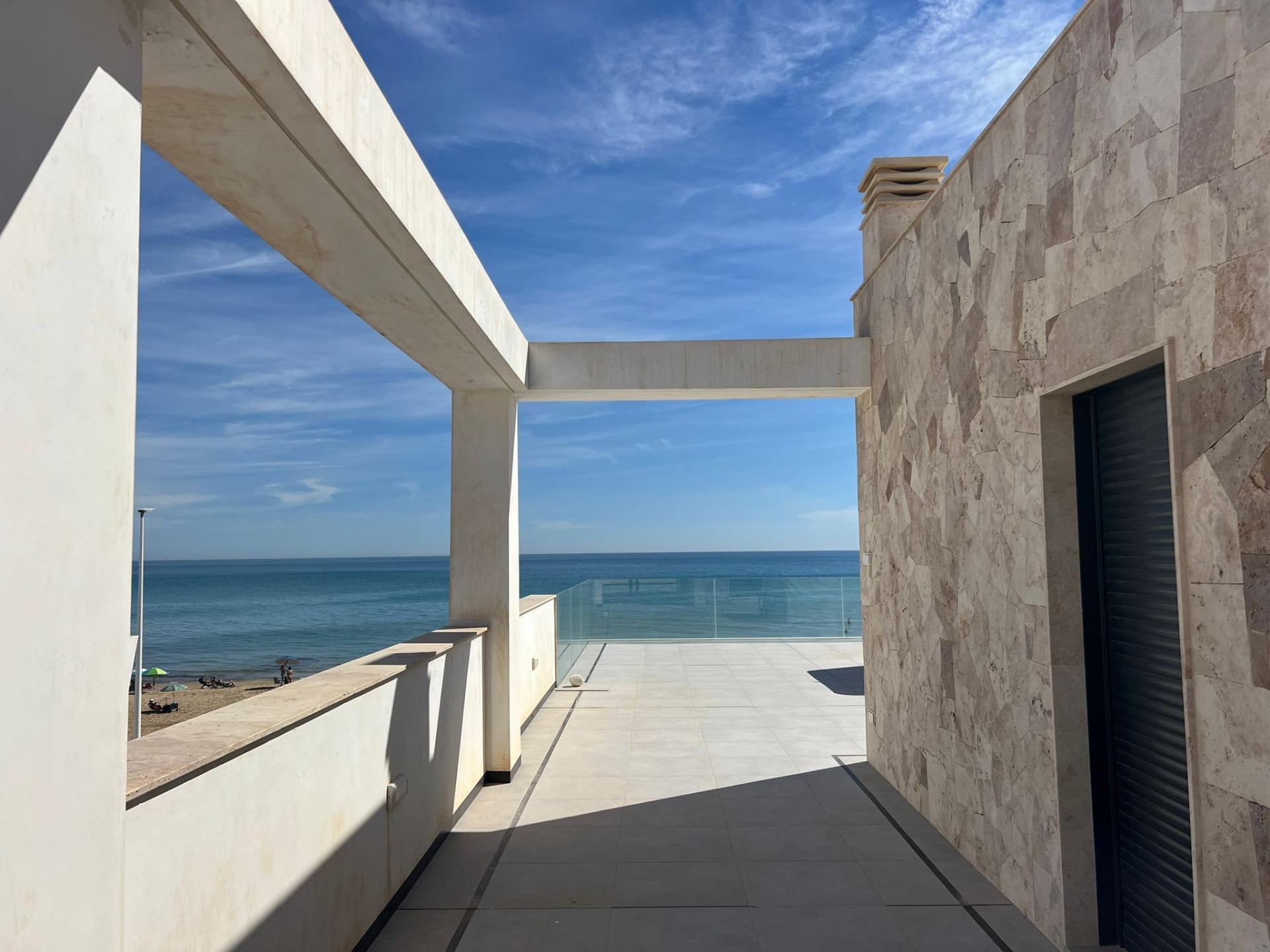 5-Bedroom Villa in Torrevieja - Image 32