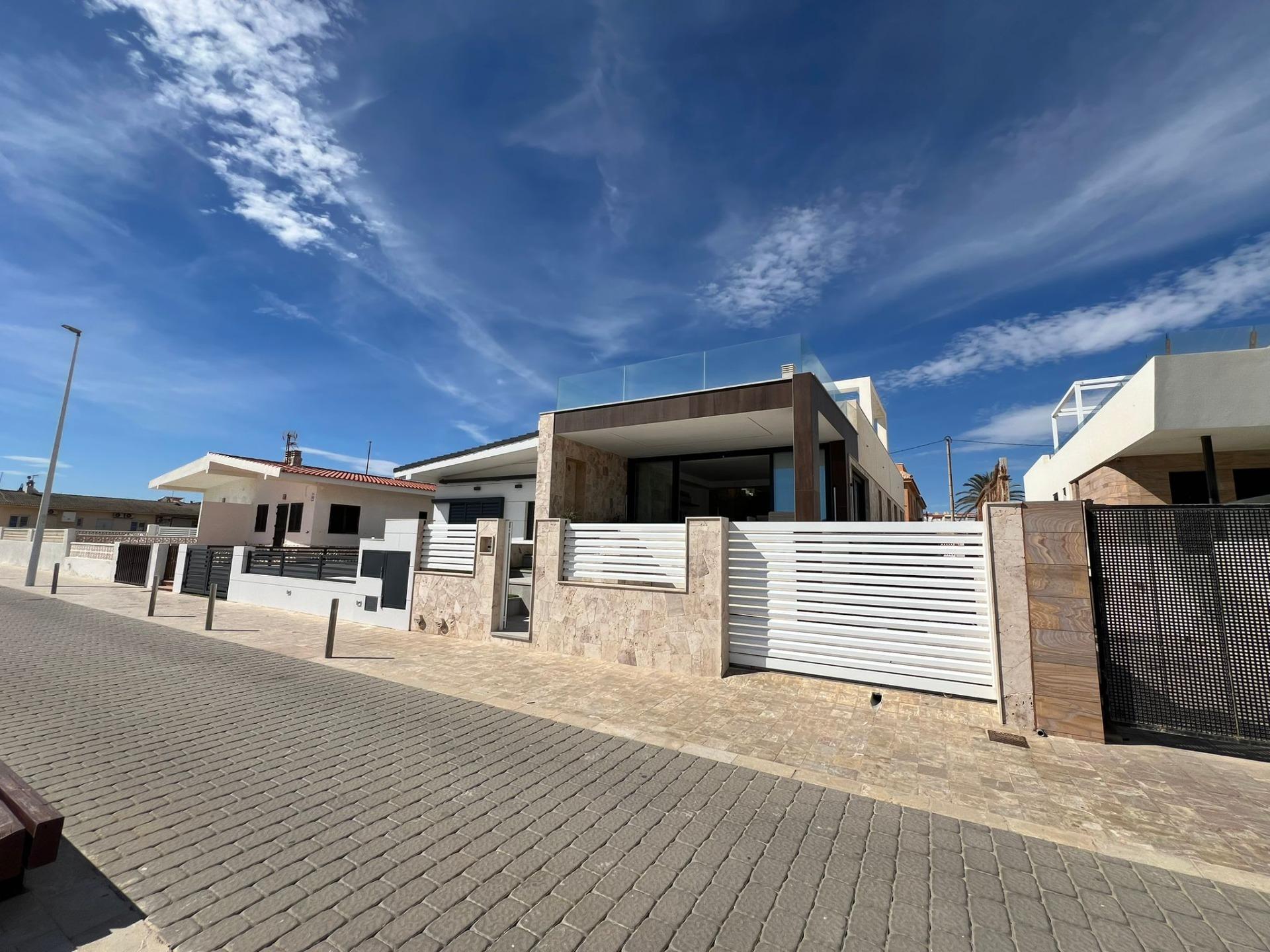 5-Bedroom Villa in Torrevieja - Image 35