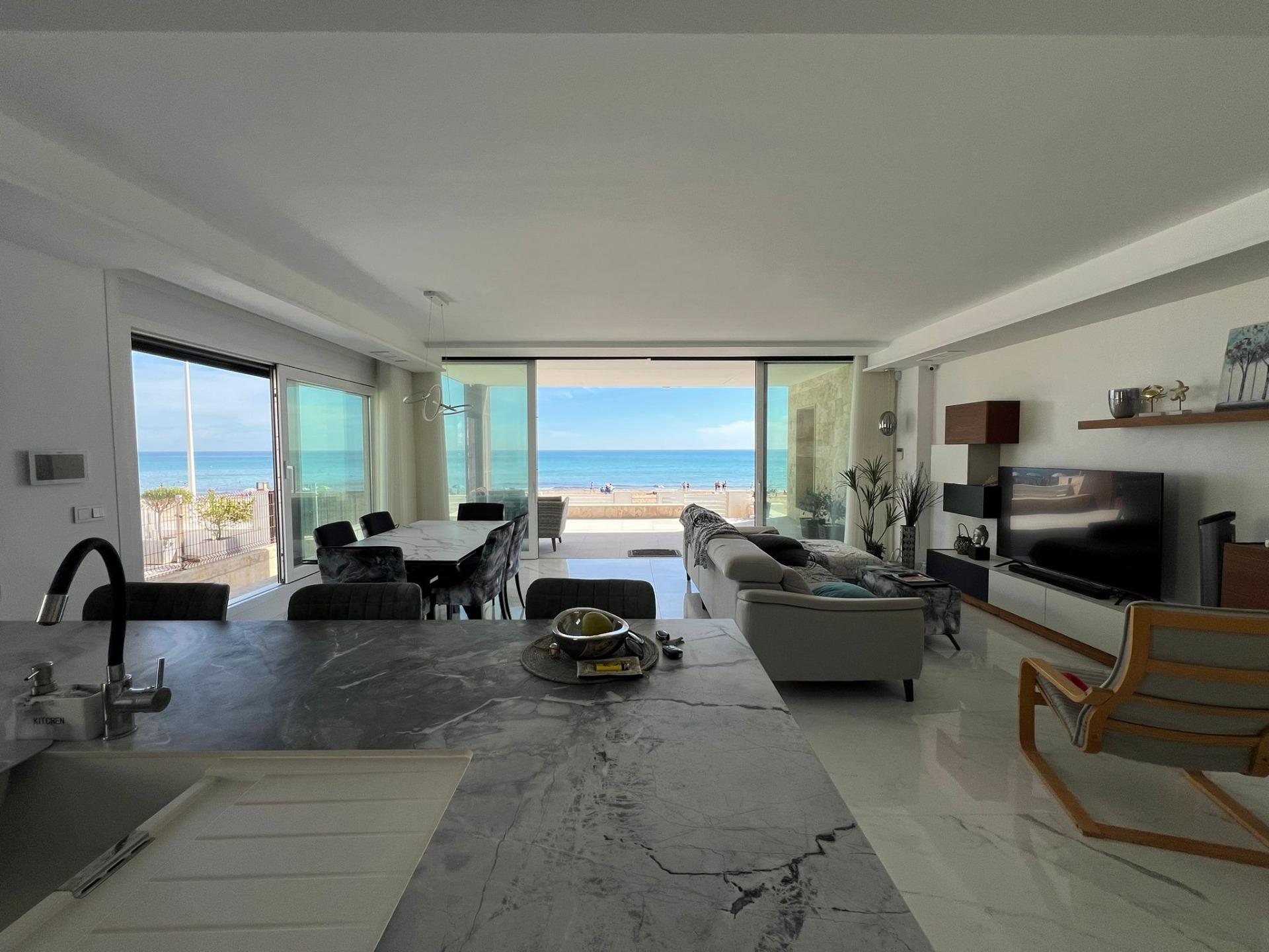 5-Bedroom Villa in Torrevieja - Image 9