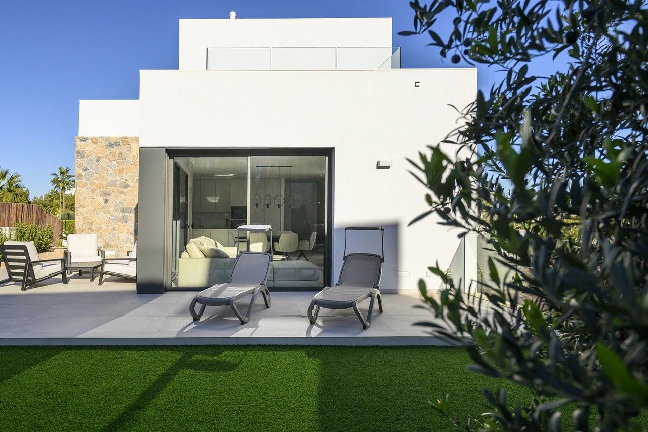 3-Bedroom Villa in Orihuela - Image 1
