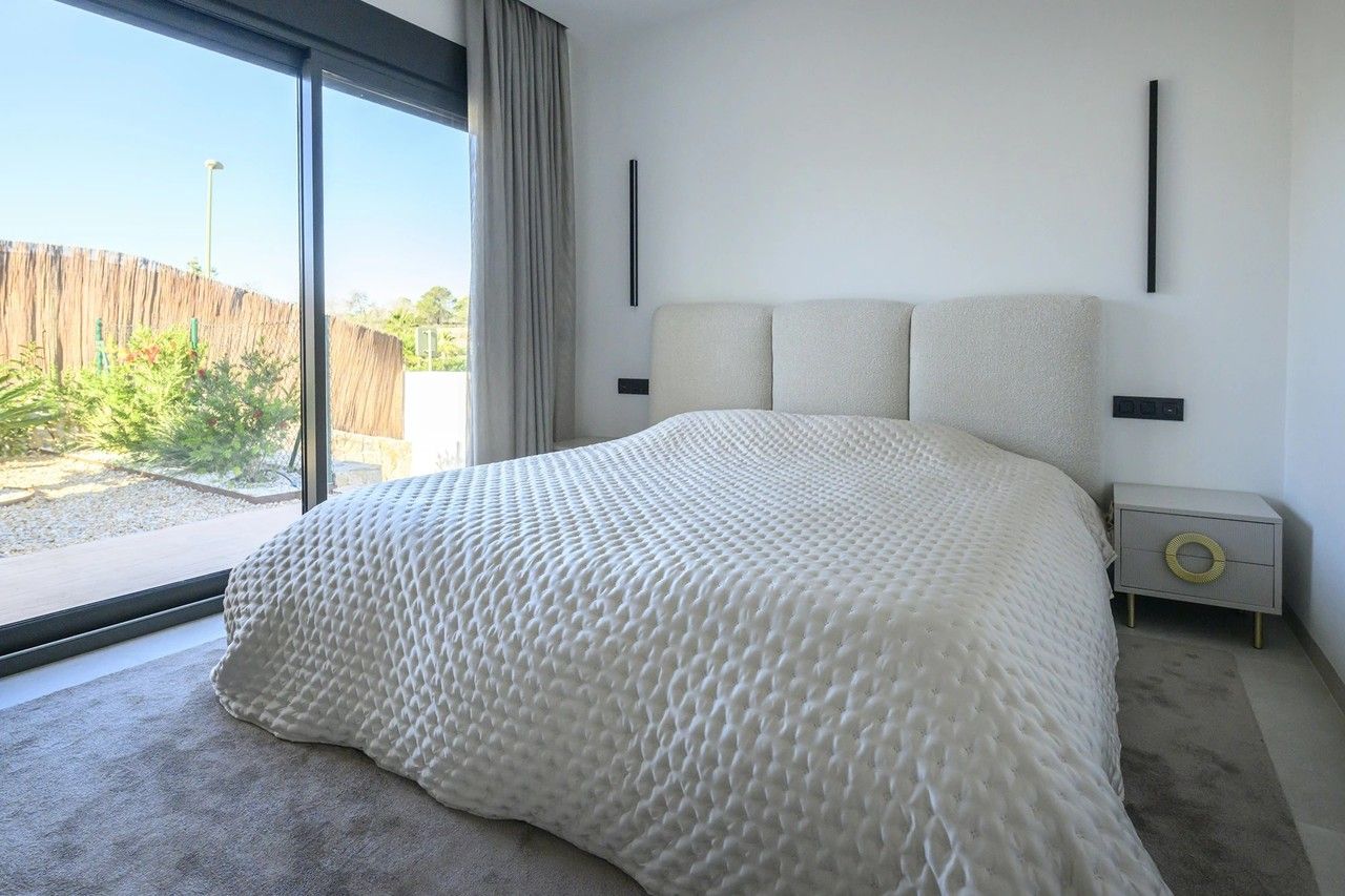 3-Bedroom Villa in Orihuela - Image 15