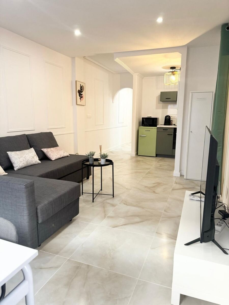 2-Bedroom Apartment in Centro, Torrevieja - Image 2