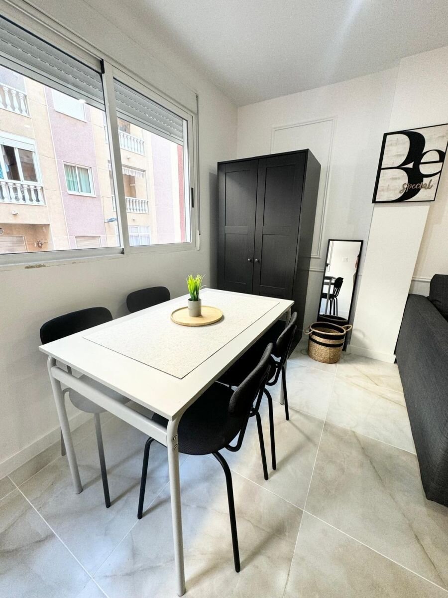 2-Bedroom Apartment in Centro, Torrevieja - Image 8