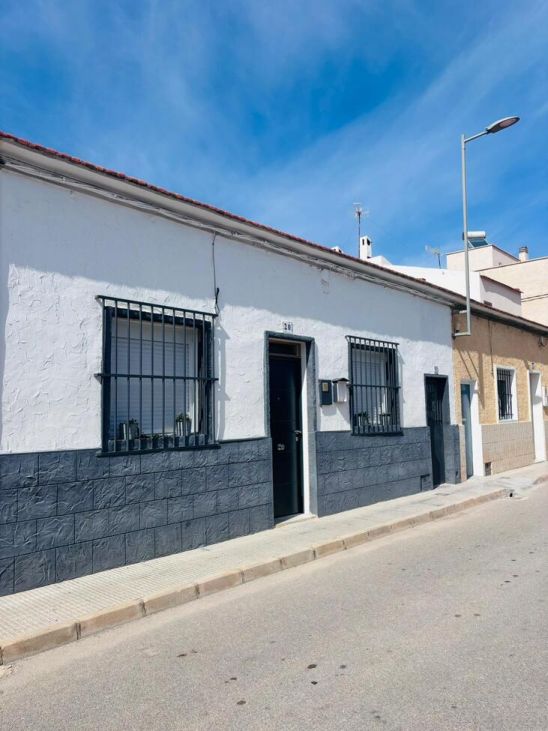 4-Bedroom House in San Miguel de Salinas - Image 18