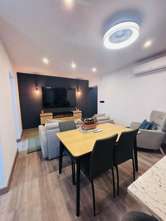 4-Bedroom House in San Miguel de Salinas - Image 4