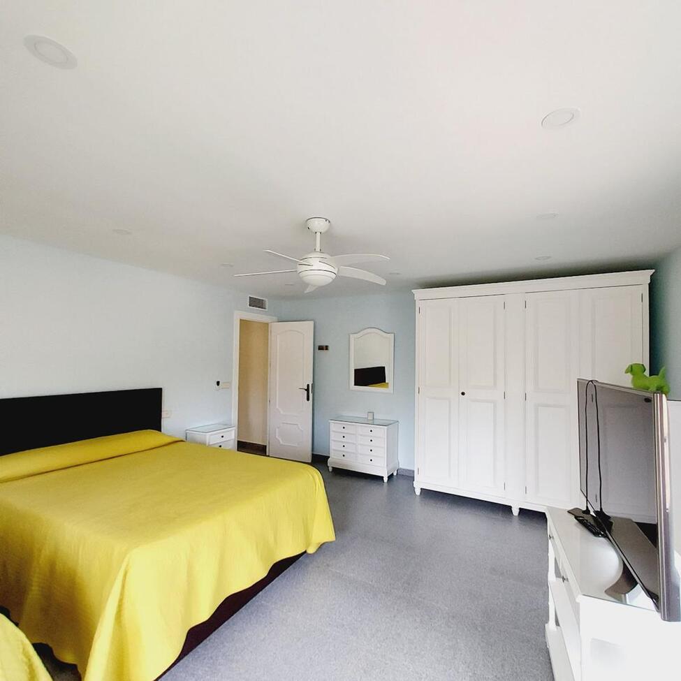 7-Bedroom Villa in Lomas de Cabo Roig, Orihuela Costa - Image 32