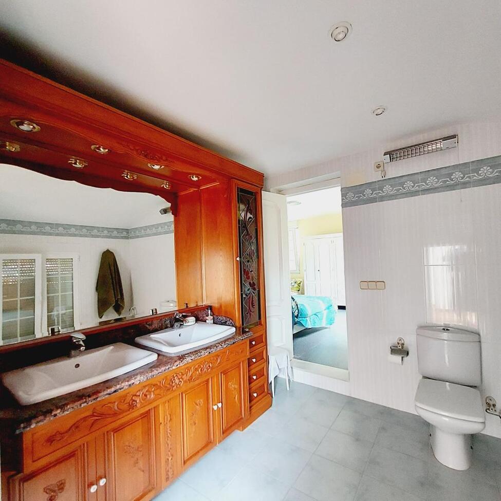 7-Bedroom Villa in Lomas de Cabo Roig, Orihuela Costa - Image 40