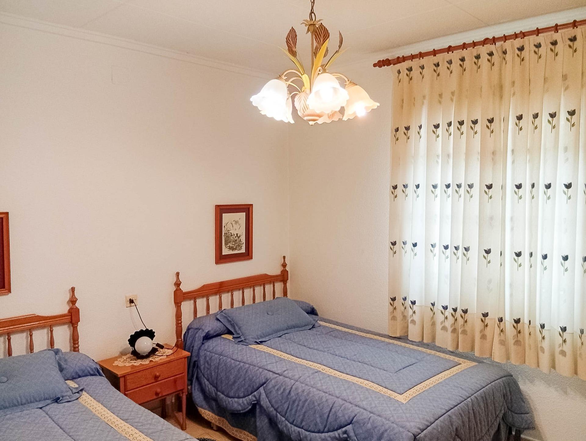 4-Bedroom Villa in Torrevieja - Image 16