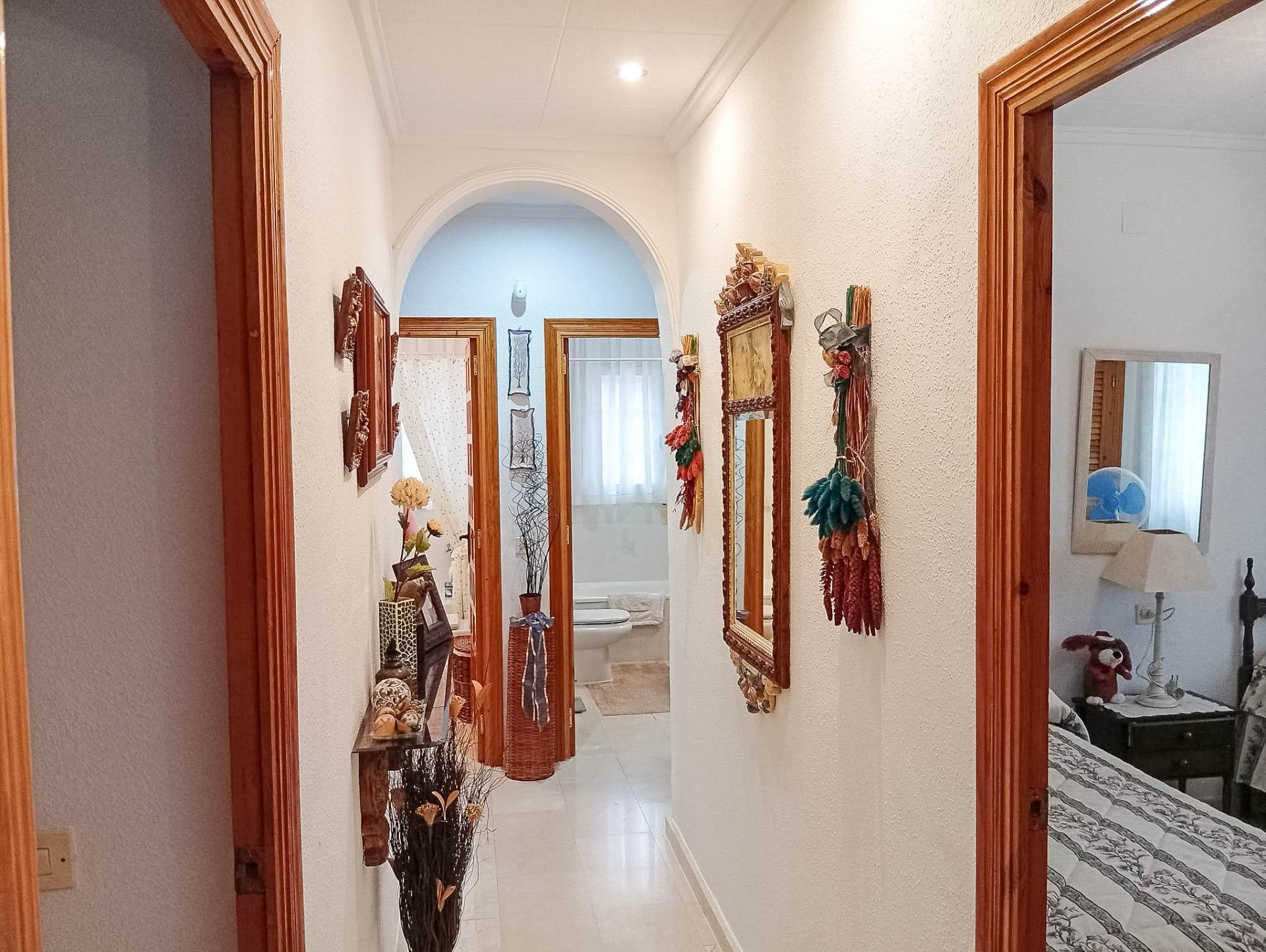 4-Bedroom Villa in Torrevieja - Image 17
