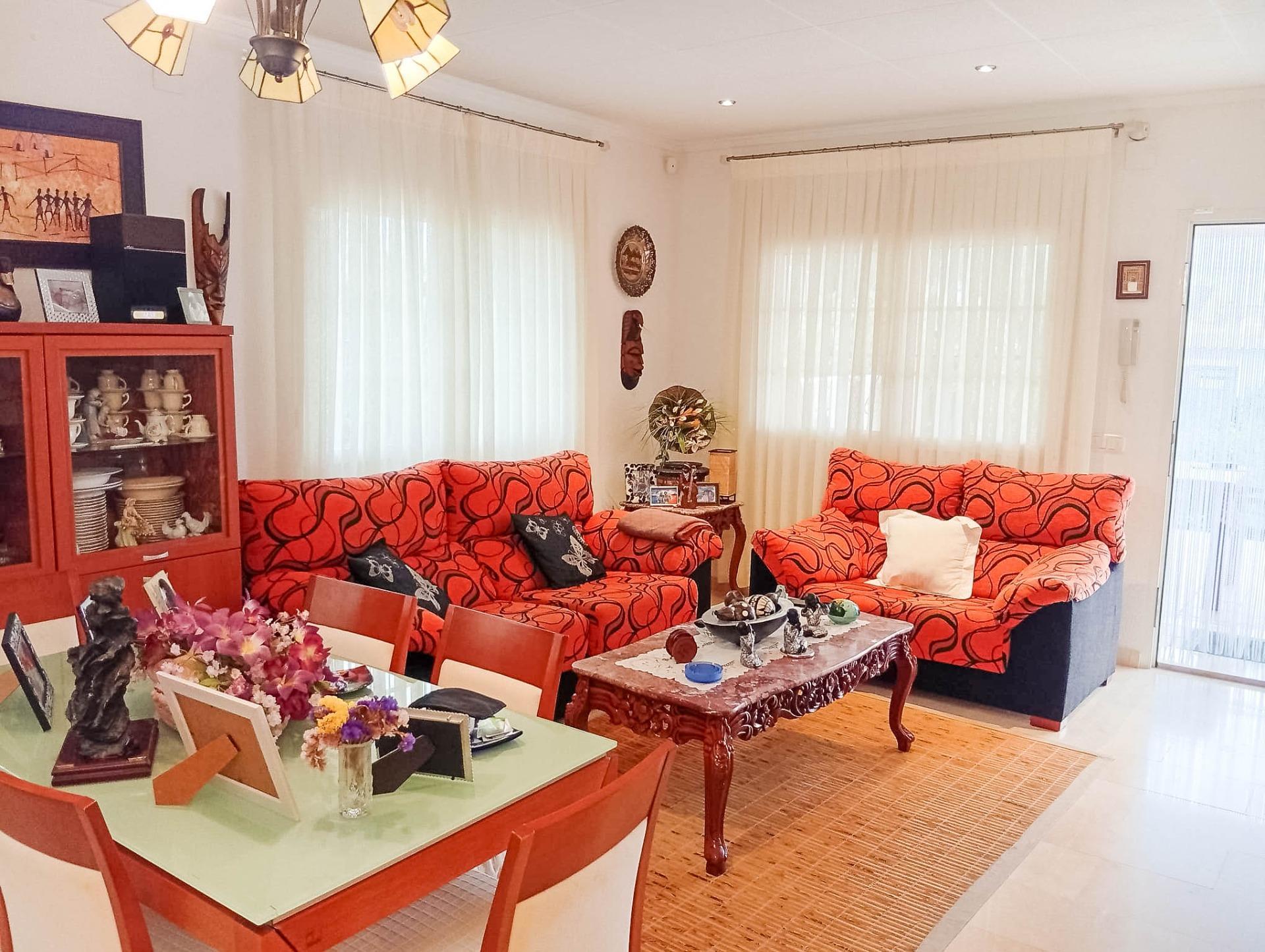 4-Bedroom Villa in Torrevieja - Image 20