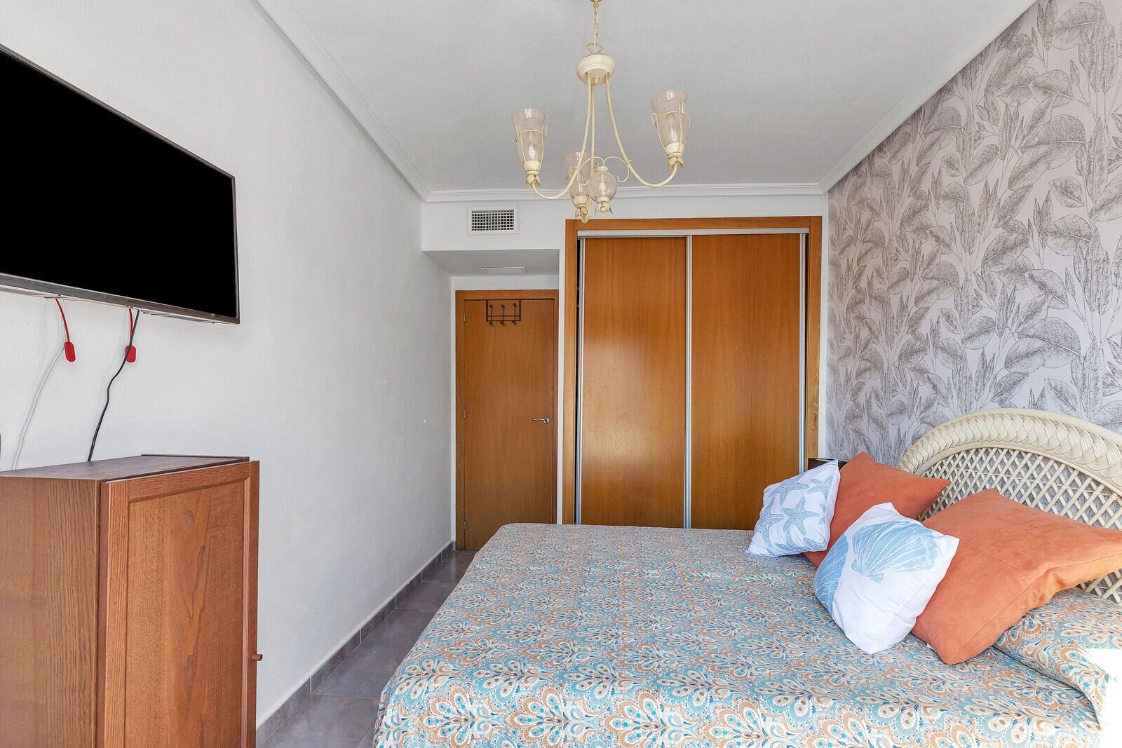 1-Bedroom Apartment in Punta Prima, Torrevieja - Image 16