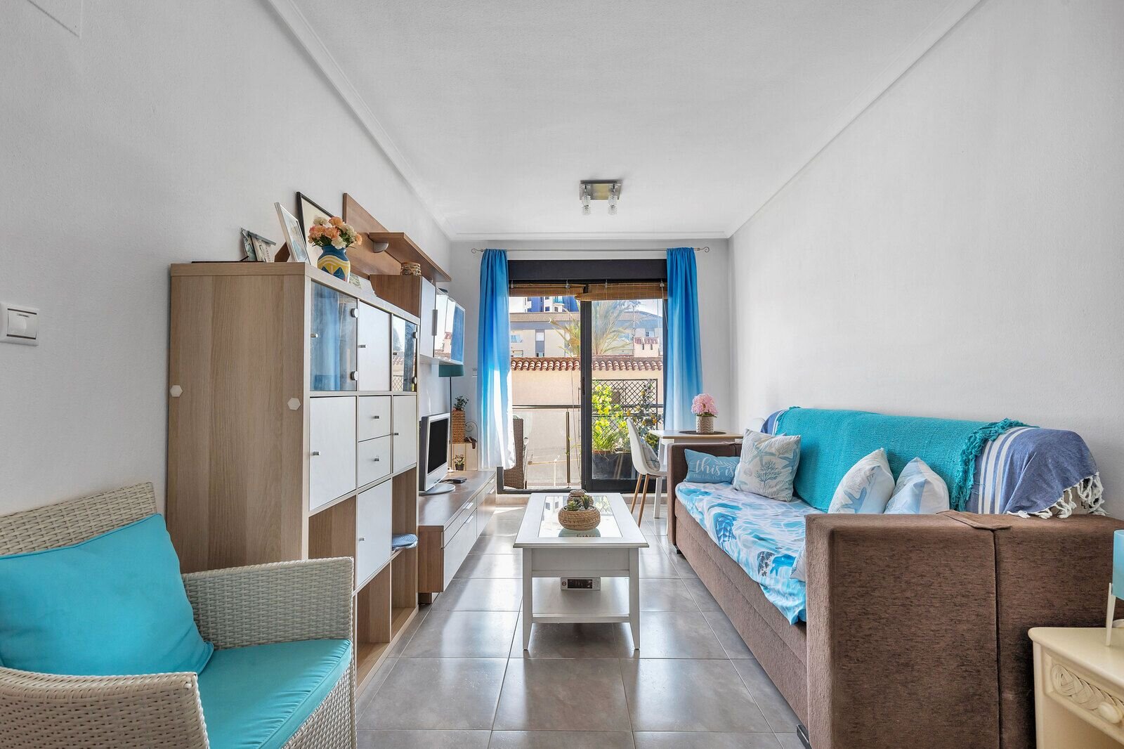 1-Bedroom Apartment in Punta Prima, Torrevieja - Image 2
