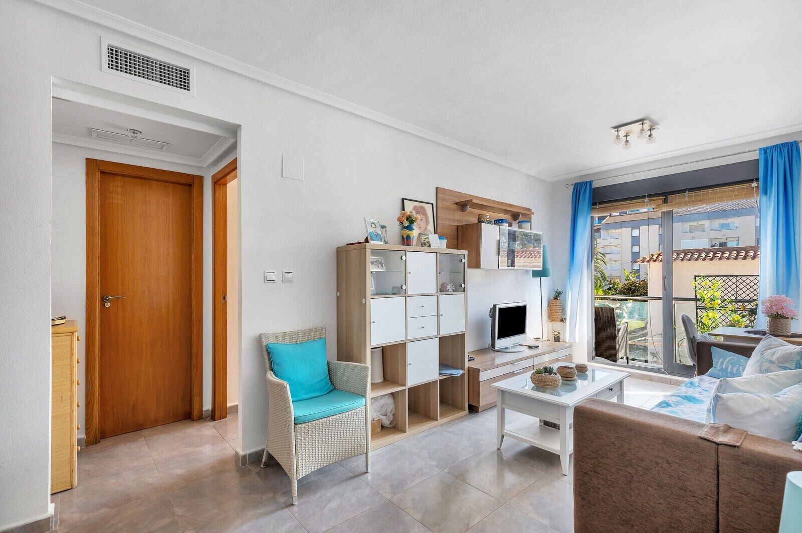 1-Bedroom Apartment in Punta Prima, Torrevieja - Image 4