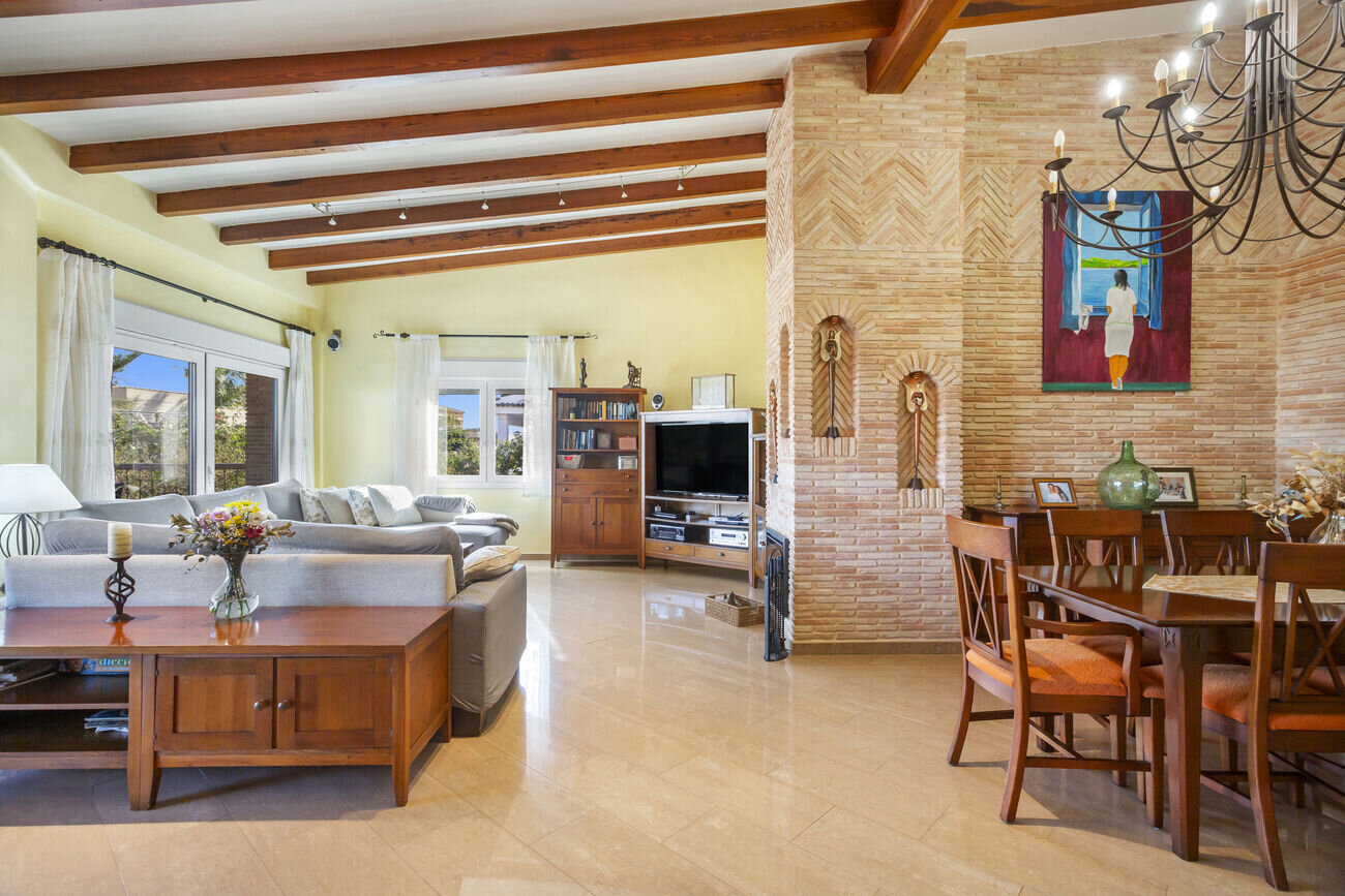 5-Bedroom Villa in Centro, Torrevieja - Image 10