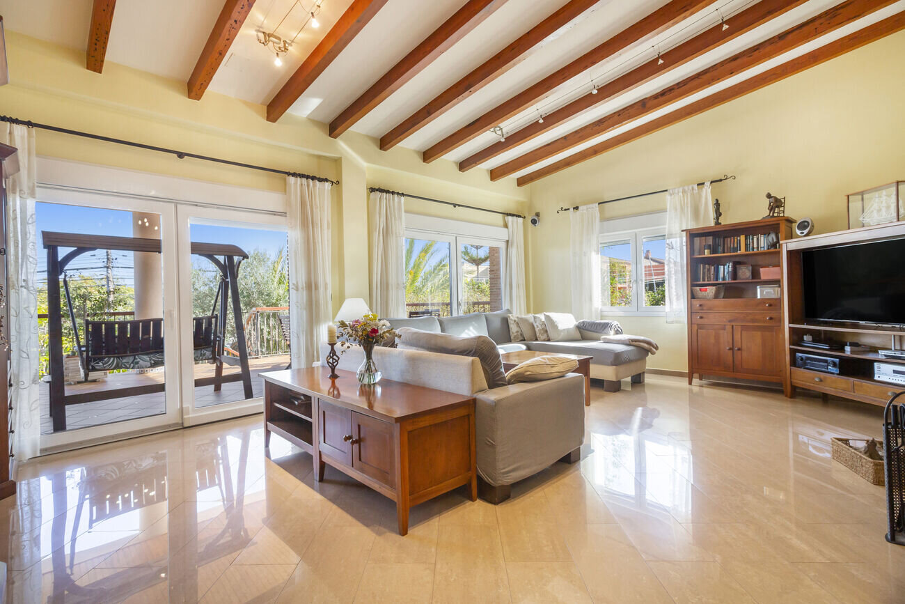 5-Bedroom Villa in Centro, Torrevieja - Image 11