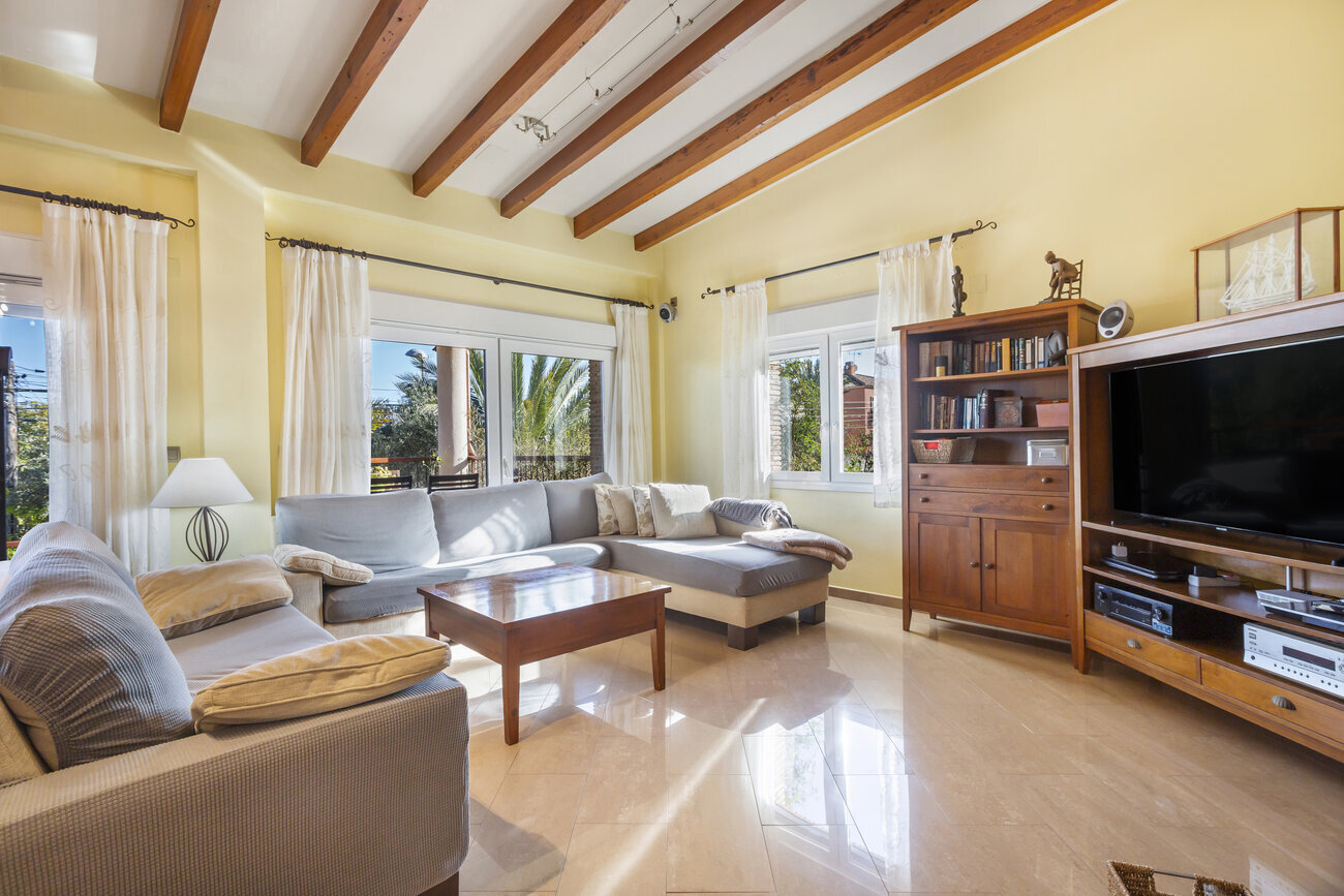 5-Bedroom Villa in Centro, Torrevieja - Image 12