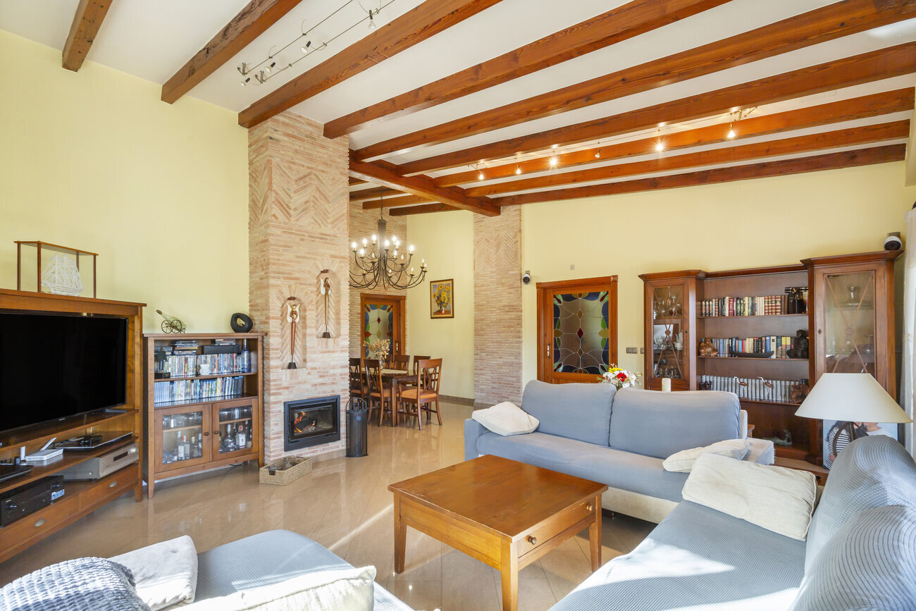 5-Bedroom Villa in Centro, Torrevieja - Image 14