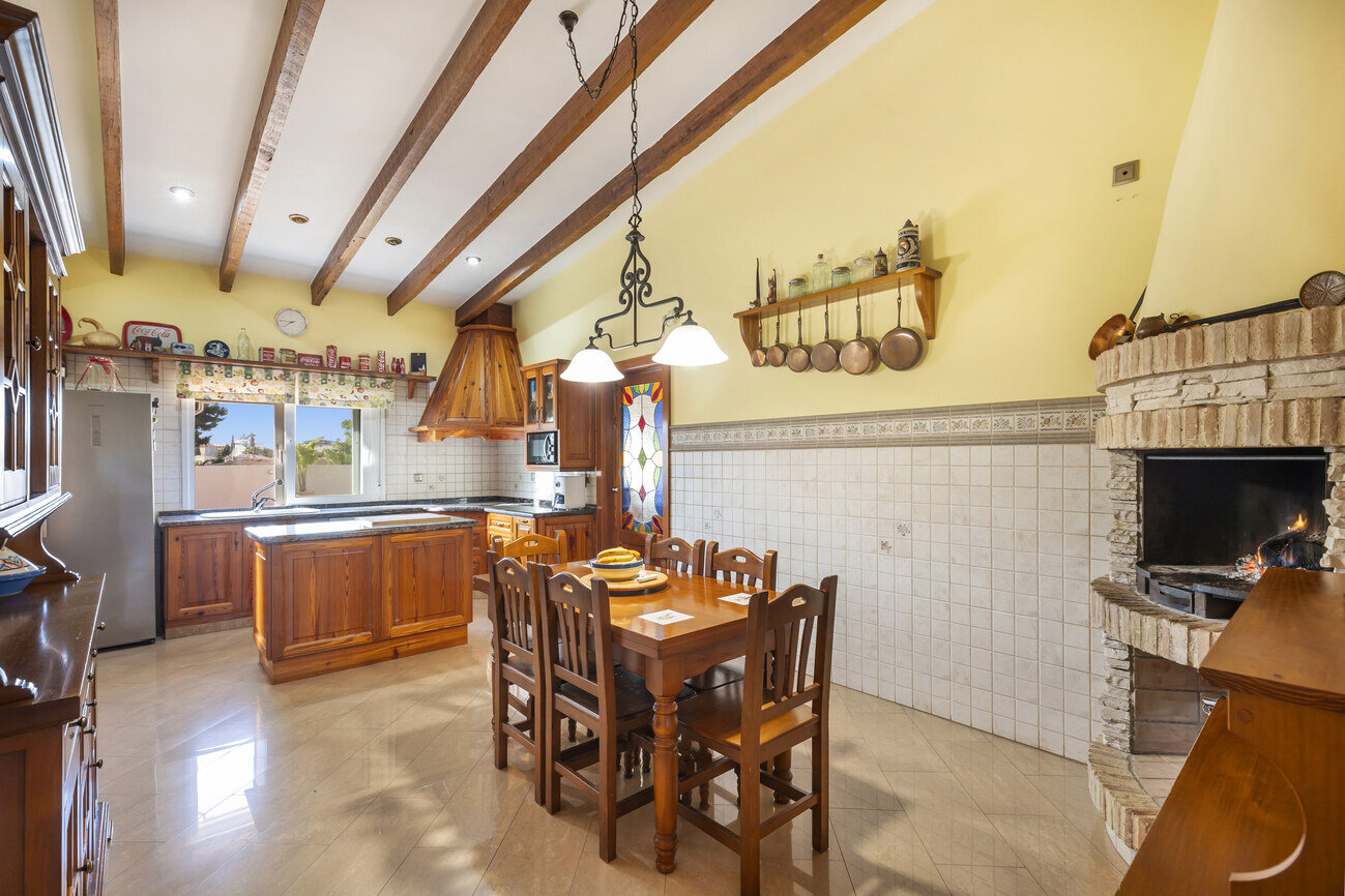 5-Bedroom Villa in Centro, Torrevieja - Image 16