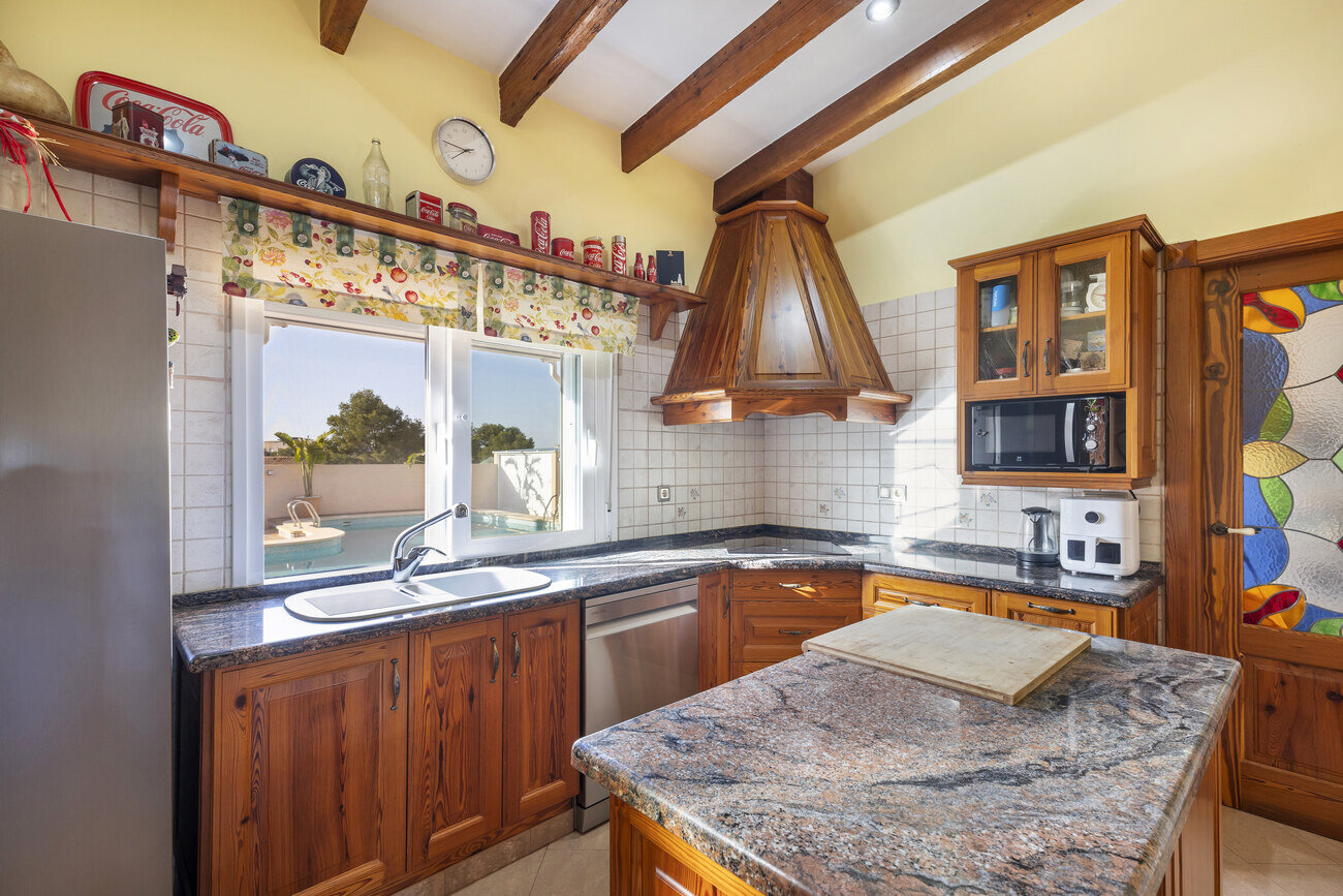 5-Bedroom Villa in Centro, Torrevieja - Image 18