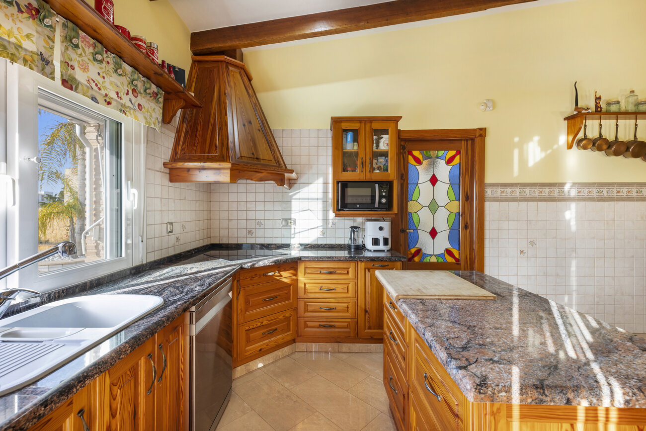 5-Bedroom Villa in Centro, Torrevieja - Image 20