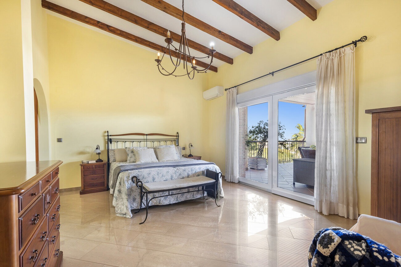 5-Bedroom Villa in Centro, Torrevieja - Image 22